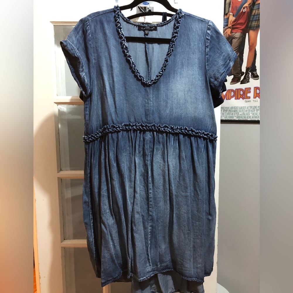 Super cute jean look dress💙